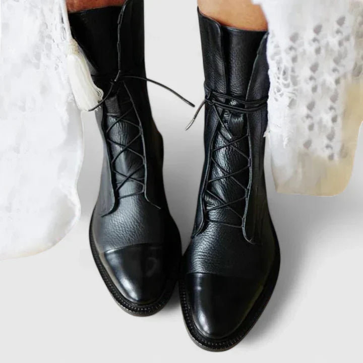 Rosalyndra - Schicke Schnürstiefel