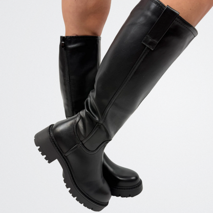Cora – Klassische flache Stiefel
